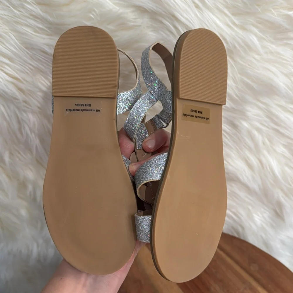 Tucker + Tate Girls Glitter Heart Sandals Size 2 Silver Rainbow Toddler